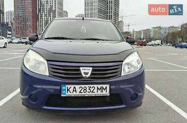 Хетчбек Dacia Sandero 2009 в Києві