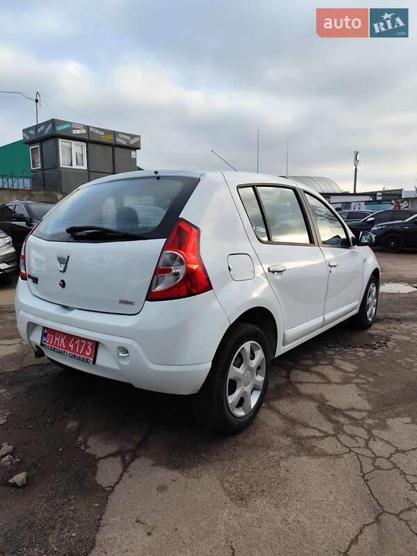 Хетчбек Dacia Sandero 2010 в Чернігові