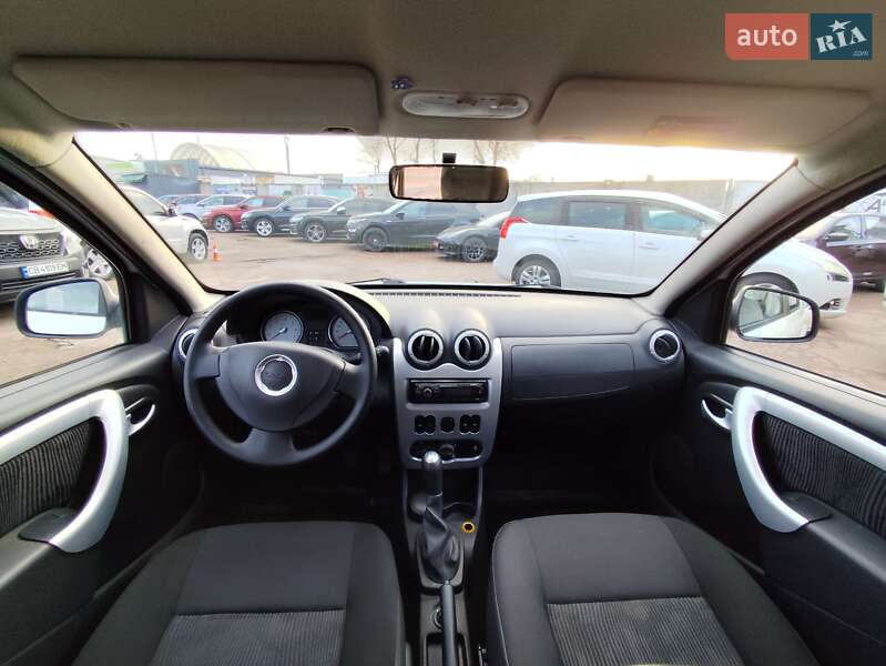 Хетчбек Dacia Sandero 2010 в Чернігові