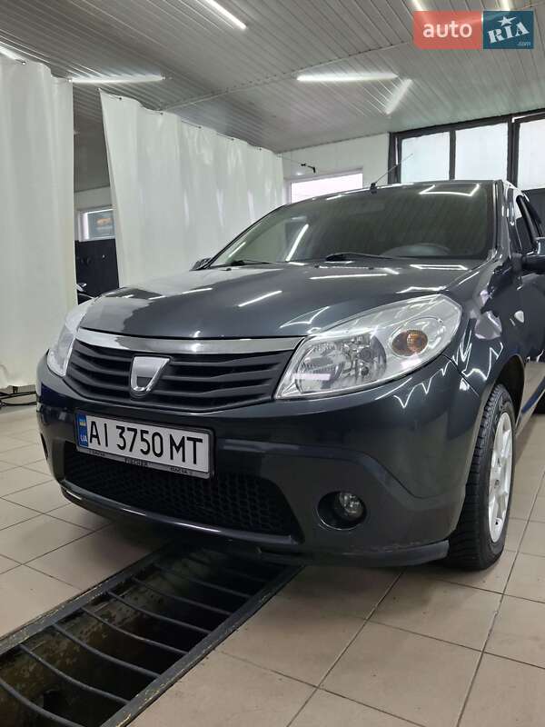 Хэтчбек Dacia Sandero 2009 в Фастове