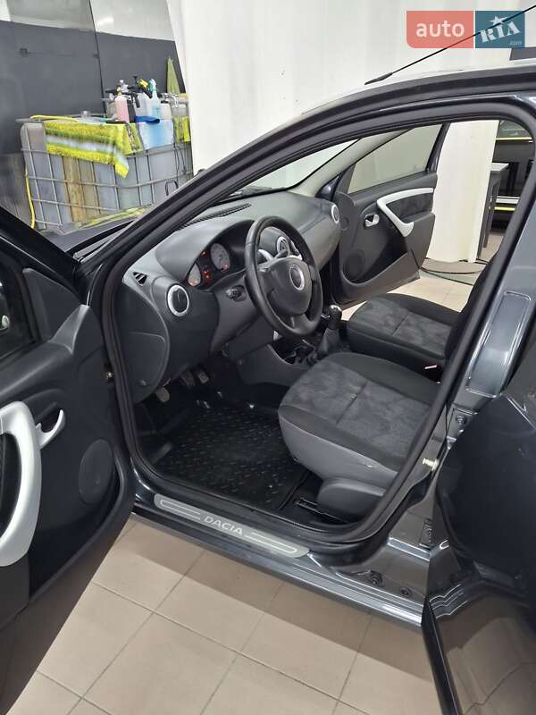 Хэтчбек Dacia Sandero 2009 в Фастове