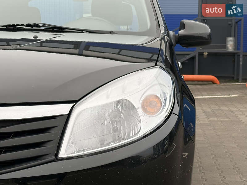 Хэтчбек Dacia Sandero 2011 в Ровно