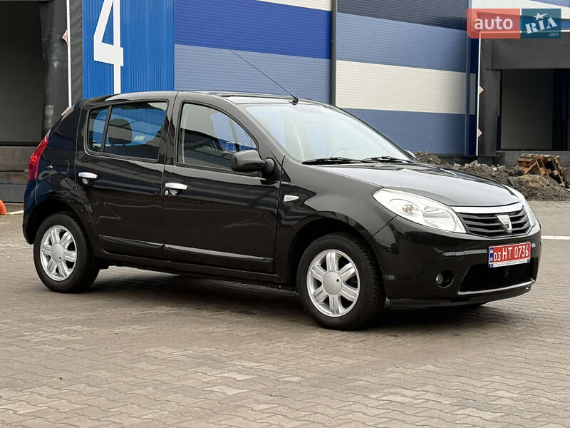 Хэтчбек Dacia Sandero 2011 в Ровно