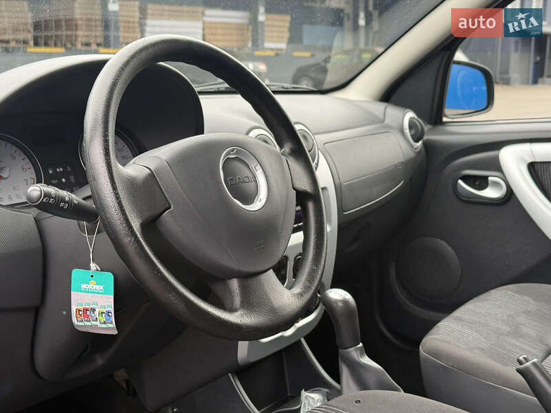 Хэтчбек Dacia Sandero 2011 в Ровно