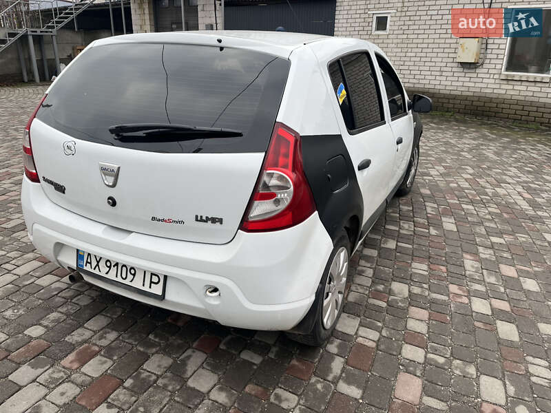 Хэтчбек Dacia Sandero 2009 в Харькове