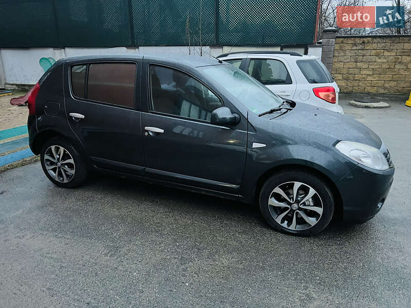 Хетчбек Dacia Sandero 2008 в Києві