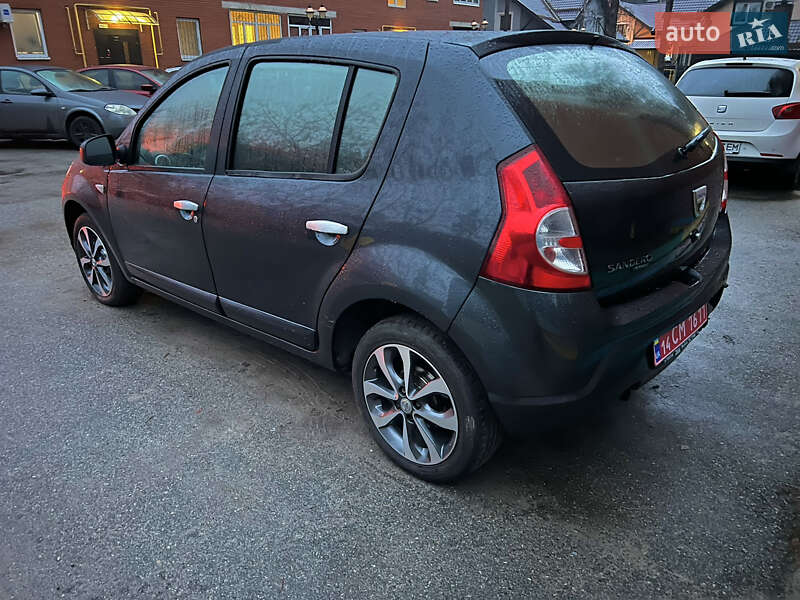 Хетчбек Dacia Sandero 2008 в Києві