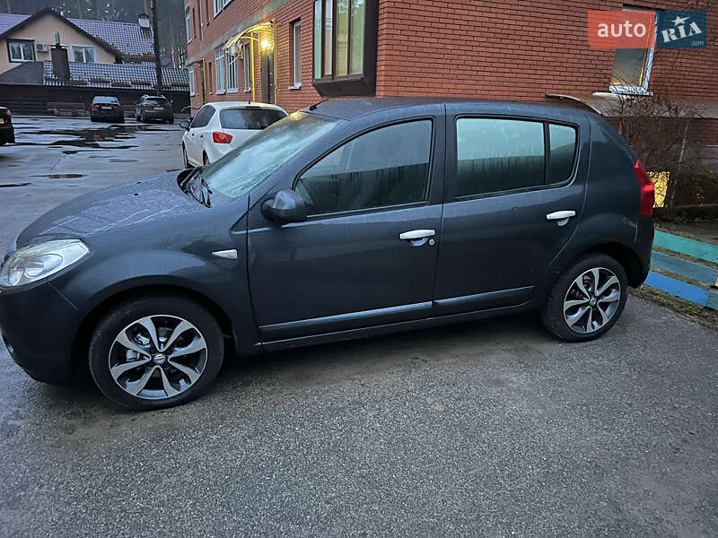 Хетчбек Dacia Sandero 2008 в Києві