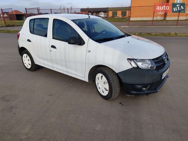 Хэтчбек Dacia Sandero 2013 в Луцке