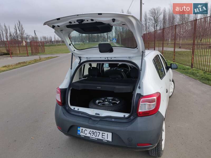 Хэтчбек Dacia Sandero 2013 в Луцке