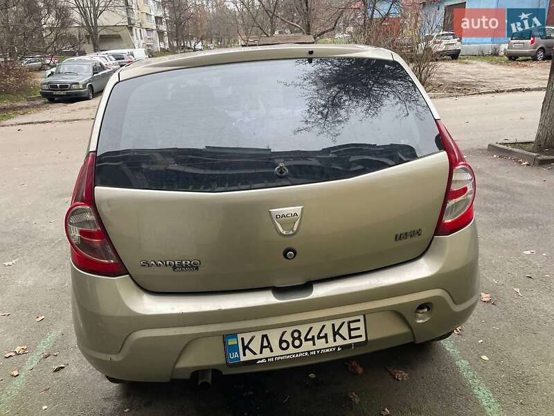 Хетчбек Dacia Sandero 2009 в Києві