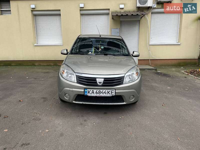 Хетчбек Dacia Sandero 2009 в Києві