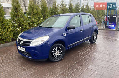 Хетчбек Dacia Sandero 2009 в Дніпрі