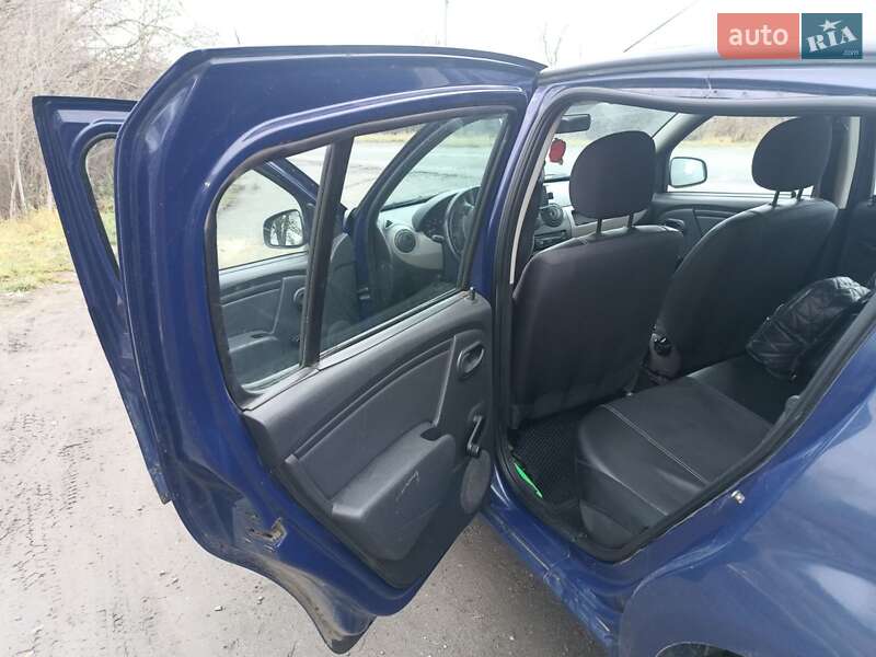 Хэтчбек Dacia Sandero 2008 в Любаре