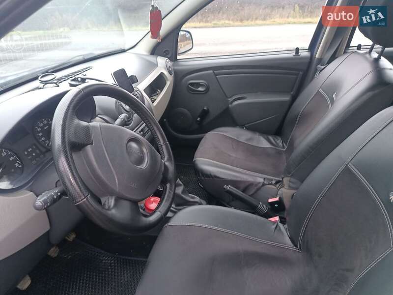 Хэтчбек Dacia Sandero 2008 в Любаре