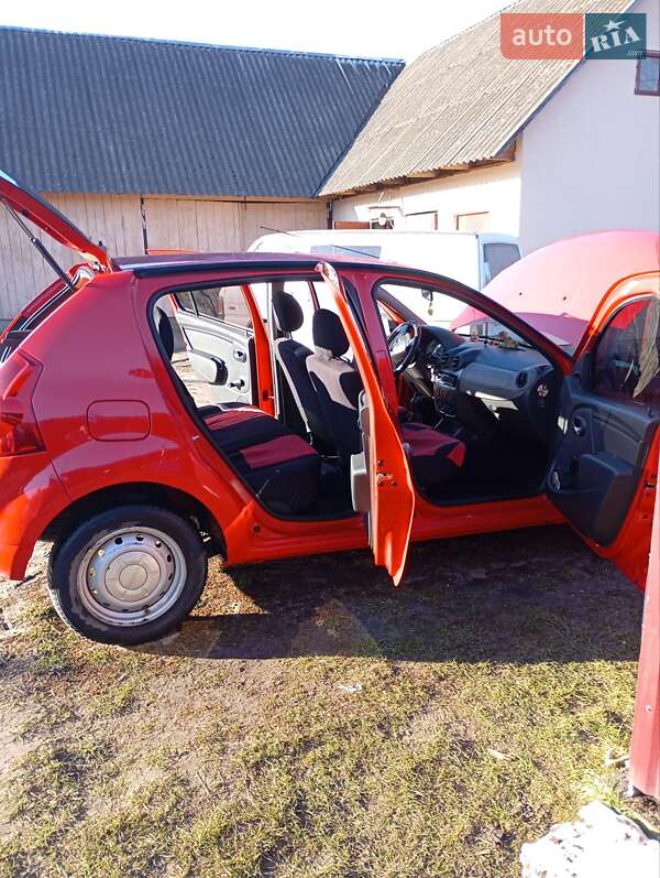 Хэтчбек Dacia Sandero 2009 в Львове