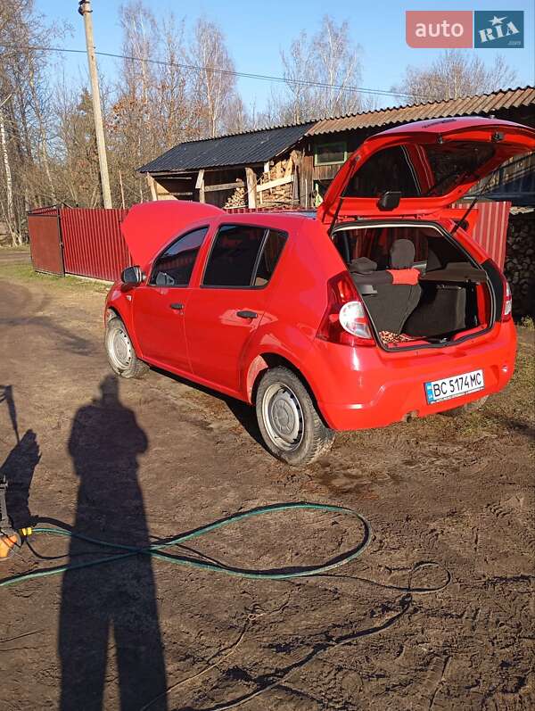 Хэтчбек Dacia Sandero 2009 в Львове