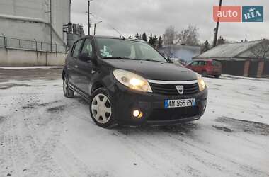 Хетчбек Dacia Sandero 2010 в Радивиліві