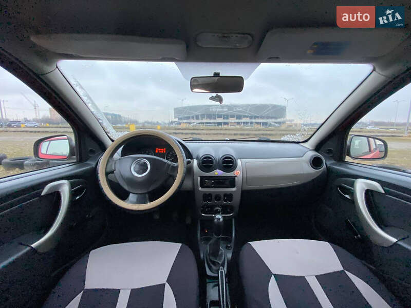 Хэтчбек Dacia Sandero 2012 в Львове