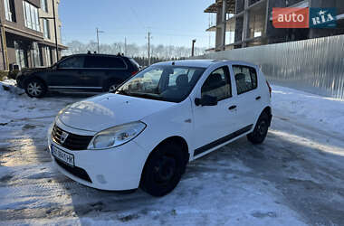 Хетчбек Dacia Sandero 2010 в Львові