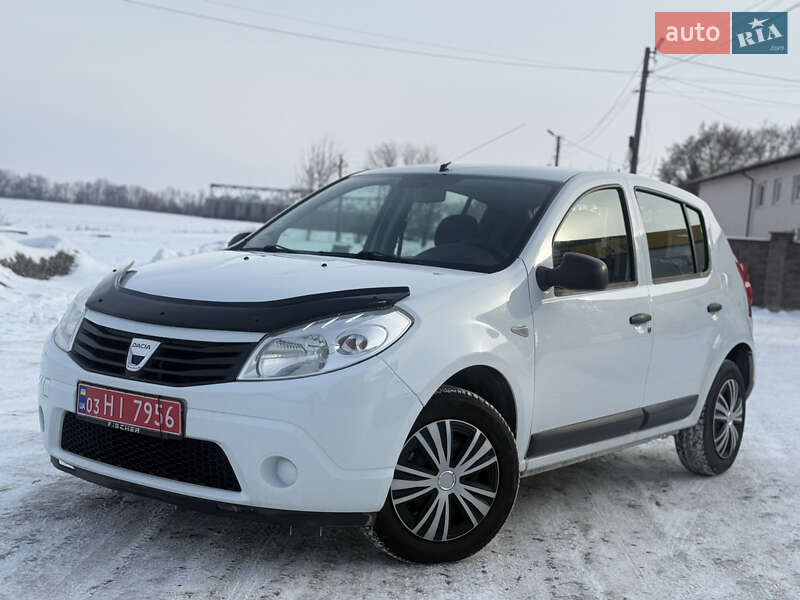 Хэтчбек Dacia Sandero 2009 в Березане