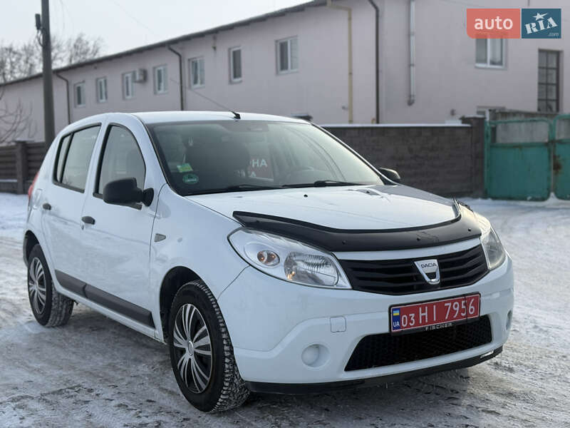 Хэтчбек Dacia Sandero 2009 в Березане