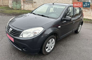 Хетчбек Dacia Sandero 2009 в Полтаві