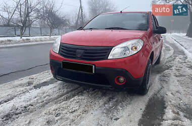 Хэтчбек Dacia Sandero 2010 в Городенке