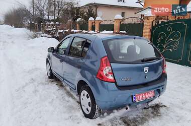 Хетчбек Dacia Sandero 2009 в Чернігові
