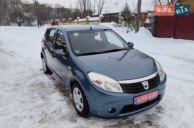 Хэтчбек Dacia Sandero 2009 в Чернигове