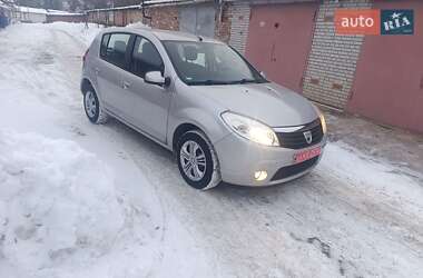 Хэтчбек Dacia Sandero 2009 в Конотопе