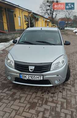 Хэтчбек Dacia Sandero 2008 в Ровно