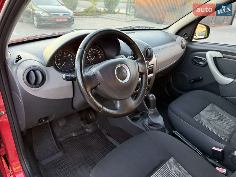 Хэтчбек Dacia Sandero 2009 в Виннице