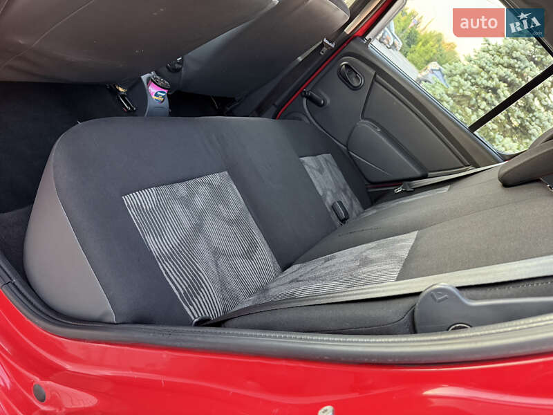 Хэтчбек Dacia Sandero 2009 в Виннице