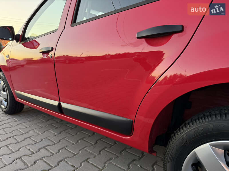 Хэтчбек Dacia Sandero 2009 в Виннице