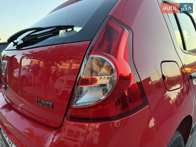 Хэтчбек Dacia Sandero 2009 в Виннице