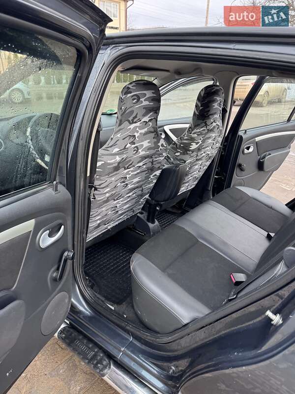 Хэтчбек Dacia Sandero 2012 в Герце