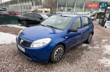 Хэтчбек Dacia Sandero 2008 в Полтаве