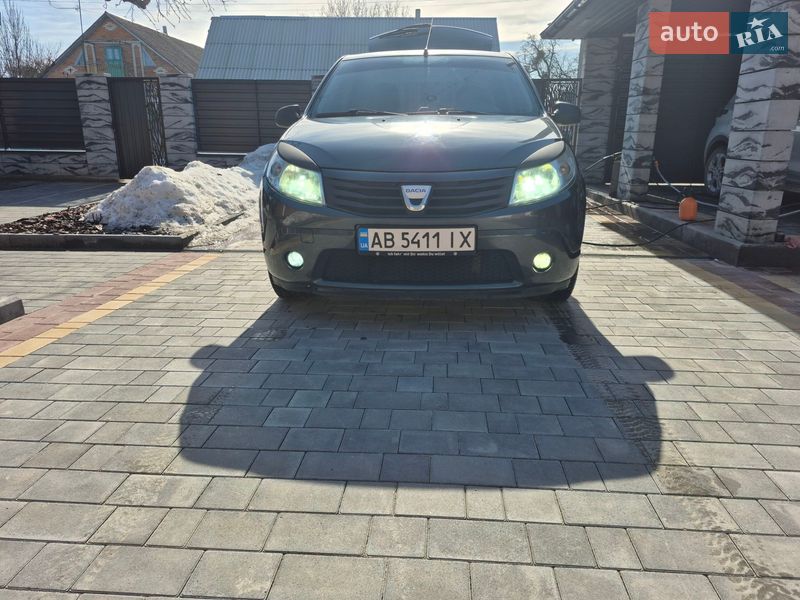 Хэтчбек Dacia Sandero 2009 в Виннице
