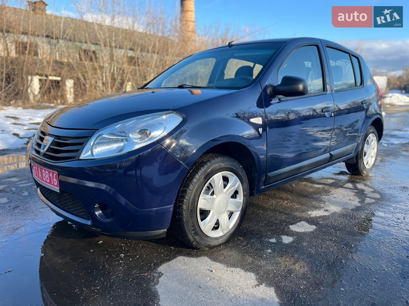 Хэтчбек Dacia Sandero 2012 в Хороле