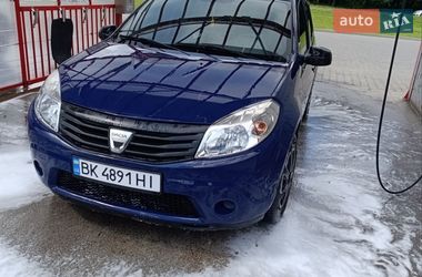 Хетчбек Dacia Sandero 2009 в Зарічному