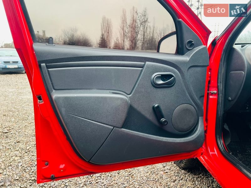 Хэтчбек Dacia Sandero 2009 в Харькове