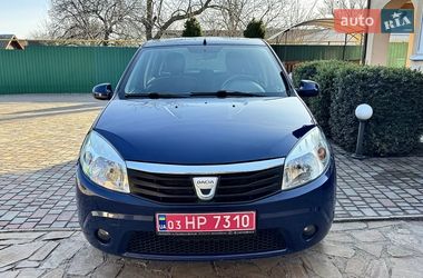 Хэтчбек Dacia Sandero 2010 в Хороле