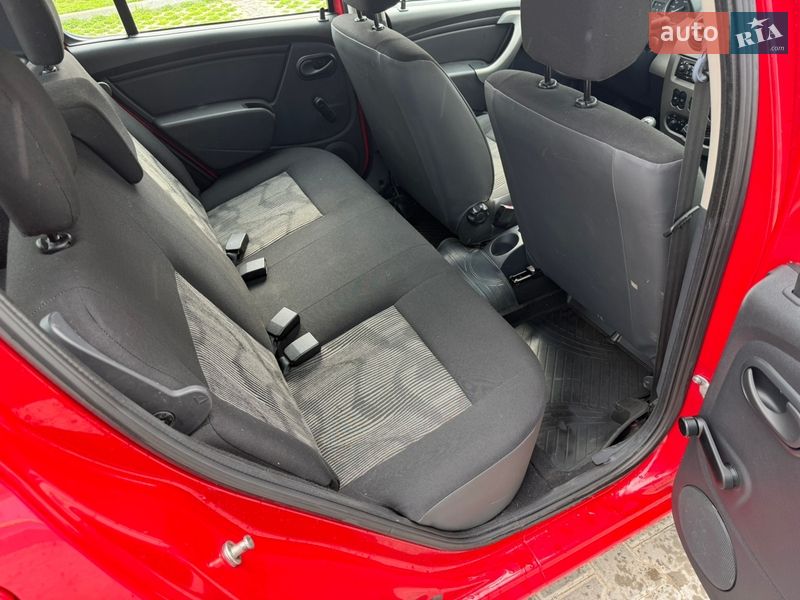 Хэтчбек Dacia Sandero 2010 в Киеве