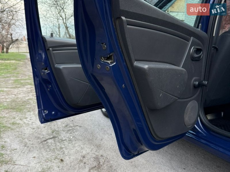 Хэтчбек Dacia Sandero 2009 в Кременчуге