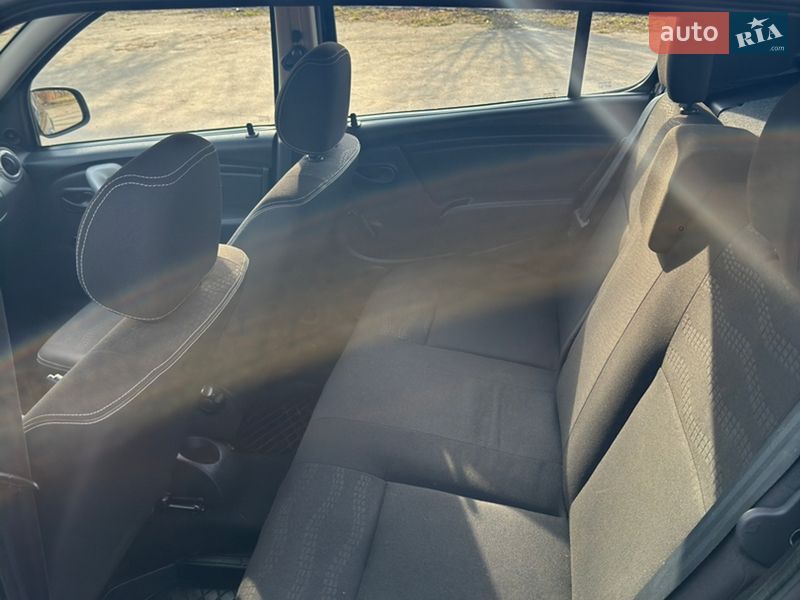 Хэтчбек Dacia Sandero 2010 в Остроге