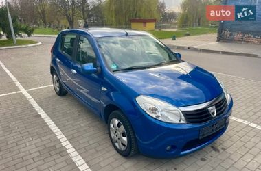 Хетчбек Dacia Sandero 2010 в Луцьку
