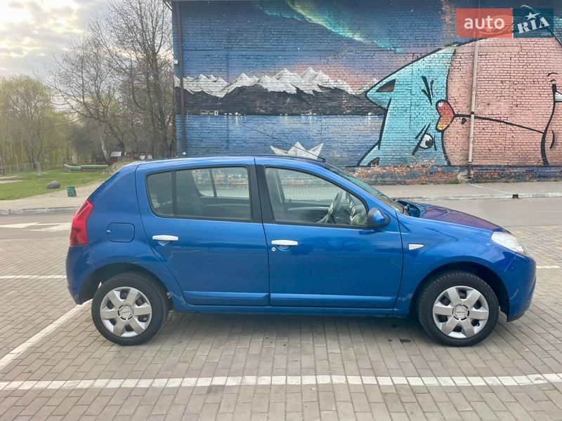 Хэтчбек Dacia Sandero 2010 в Луцке