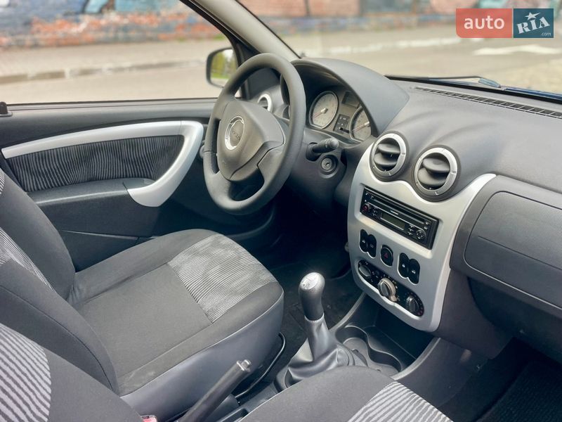 Хэтчбек Dacia Sandero 2010 в Луцке