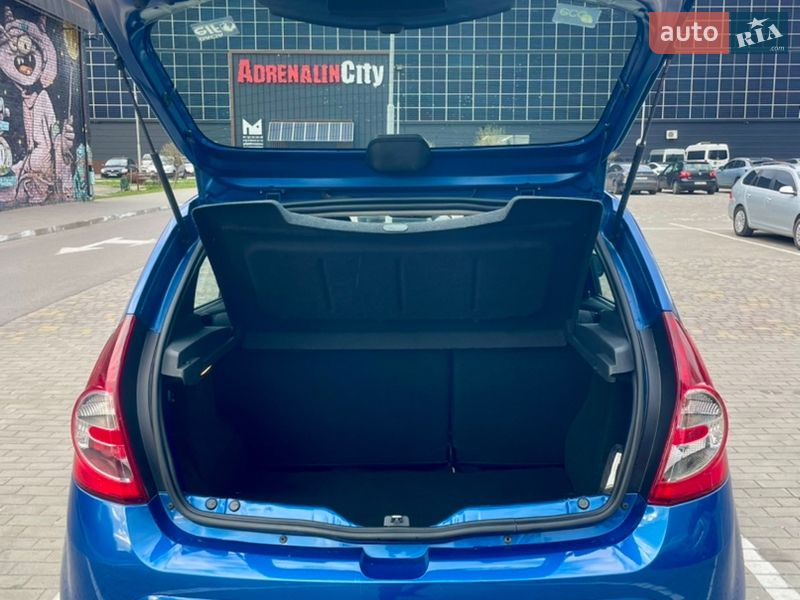 Хэтчбек Dacia Sandero 2010 в Луцке
